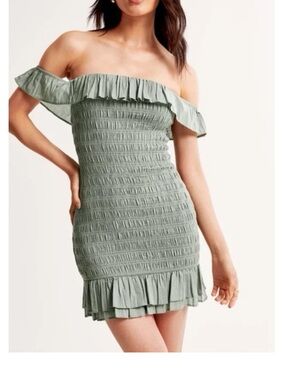 Abercrombie & Fitch Off-The-Shoulder Smocked Mini Dress Sage green size L